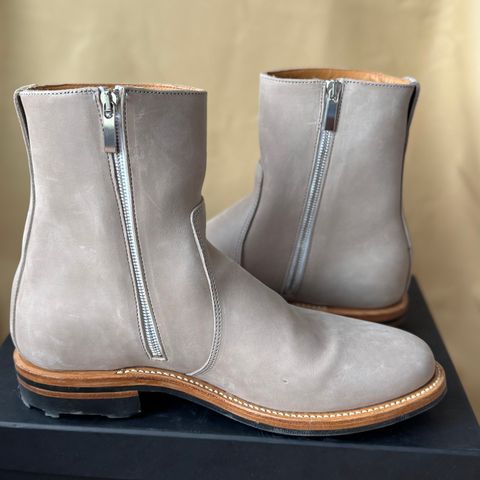 Viberg Side Zip in Maryam Light Grey Horsebutt