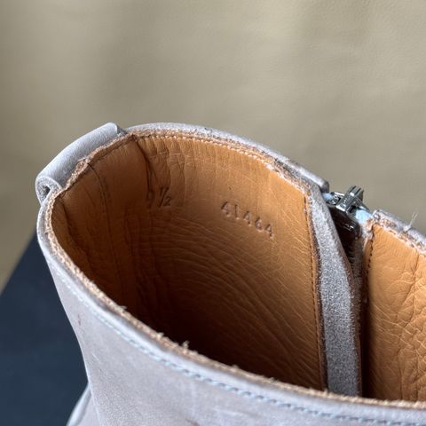 Viberg Side Zip in Maryam Light Grey Horsebutt
