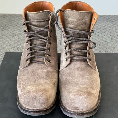 Viberg Service Boot in C.F. Stead Fog Janus Calf Suede