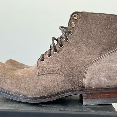 Viberg Service Boot in C.F. Stead Fog Janus Calf Suede