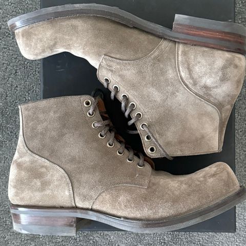 Viberg Service Boot in C.F. Stead Fog Janus Calf Suede