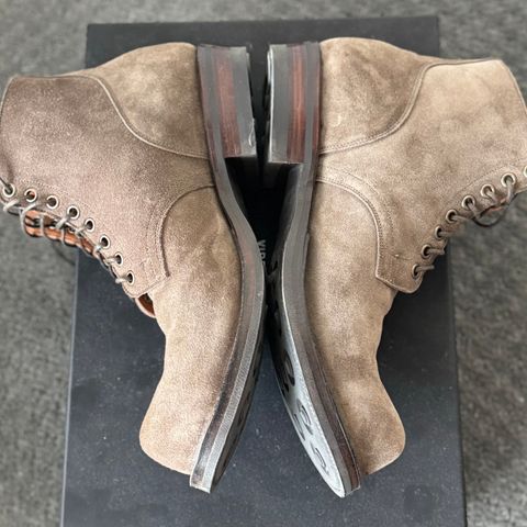 Viberg Service Boot in C.F. Stead Fog Janus Calf Suede