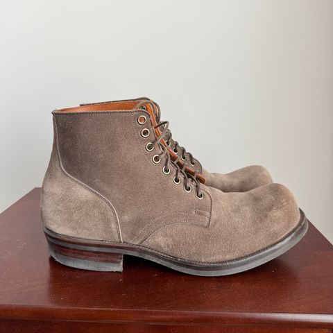 Viberg Service Boot in C.F. Stead Fog Janus Calf Suede