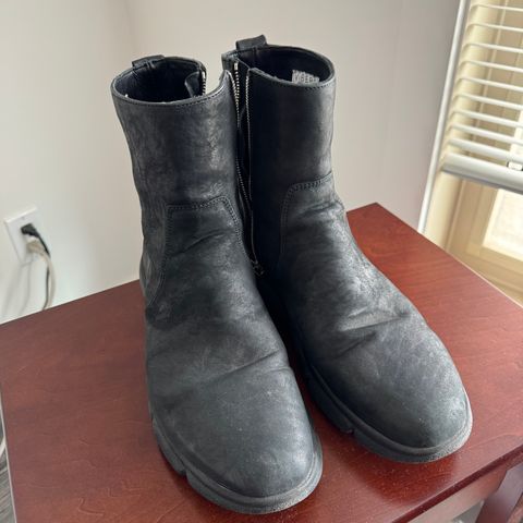 Viberg Side Zip in Maryam Nero Washed Kangaroo