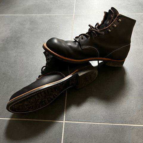 Red Wing Blacksmith in S.B. Foot Black Prairie