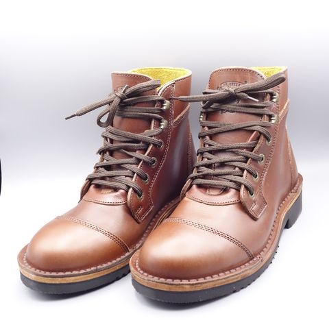 Jim Green Numzaan in Jim Green Walnut Veg Tan