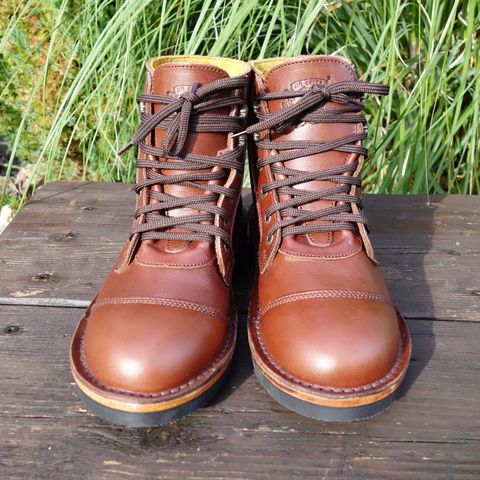 Jim Green Numzaan in Jim Green Walnut Veg Tan