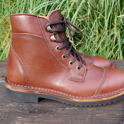 Jim Green Numzaan in Jim Green Walnut Veg Tan