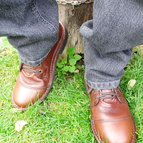 Jim Green Numzaan in Jim Green Walnut Veg Tan