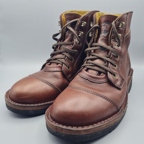 Jim Green Numzaan in Jim Green Walnut Veg Tan