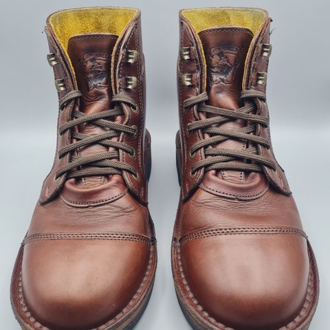Jim Green Numzaan in Jim Green Walnut Veg Tan