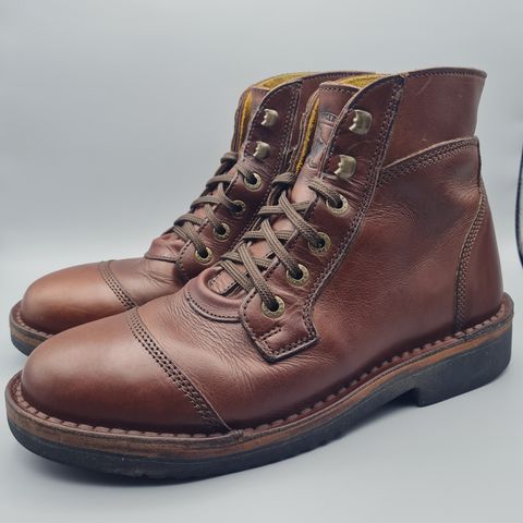 Jim Green Numzaan in Jim Green Walnut Veg Tan