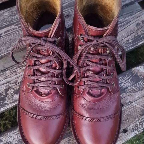 Jim Green Numzaan in Jim Green Walnut Veg Tan