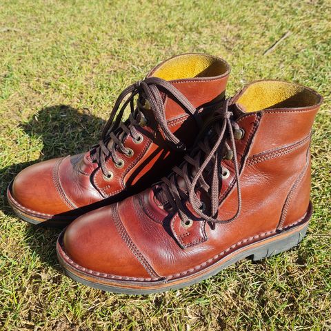 Jim Green Numzaan in Jim Green Walnut Veg Tan