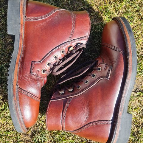 Jim Green Numzaan in Jim Green Walnut Veg Tan