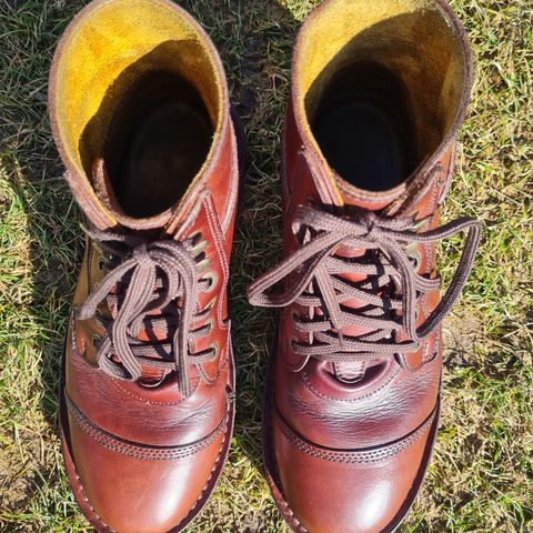 Jim Green Numzaan in Jim Green Walnut Veg Tan