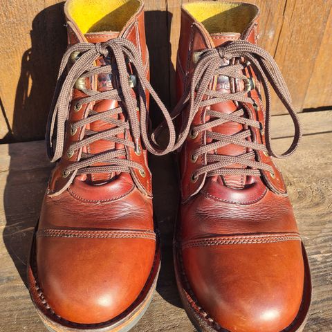 Jim Green Numzaan in Jim Green Walnut Veg Tan