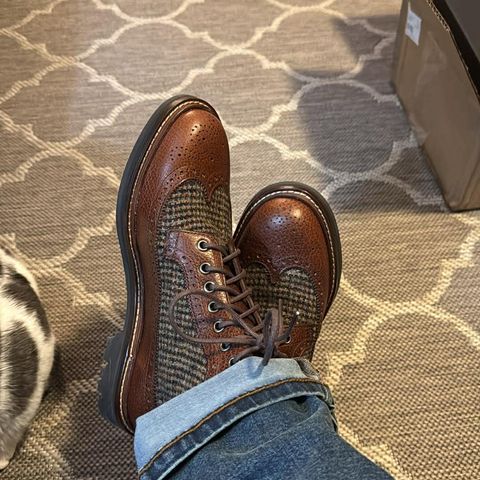 TAFT Boston Boot in Full Grain Leather & Harris Tweed