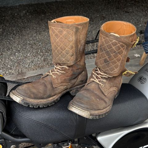Fortis Dust Rider in Wickett & Craig Russet Skirting