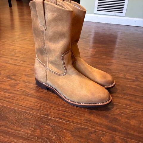 Redwing 8060 in S.B. Foot Hawthorne Muleskinner