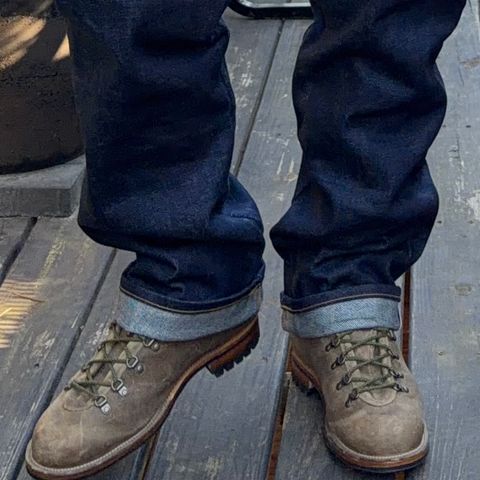 Viberg Hiker in C.F. Stead Desert Sand Waxy Commander