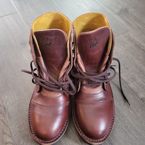 Jim Green Numzaan in Jim Green / Walnut Vegtan