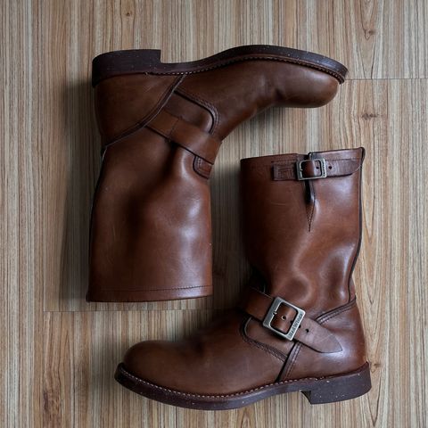 Red Wing Engineer in S.B. Foot Amber Harness