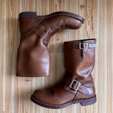 Red Wing Engineer in S.B. Foot Amber Harness
