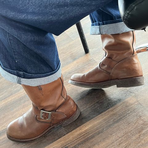 Red Wing Engineer in S.B. Foot Amber Harness