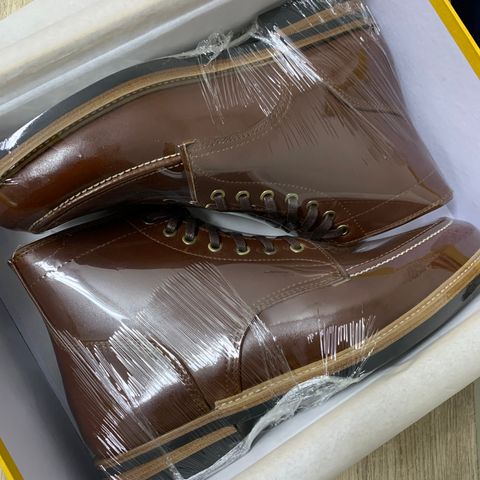 TXTURE Pacific in Indonesian OxBlood Pull Up