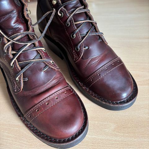 Frank's Front Range in Wickett & Craig Chestnut Oiled Latigo