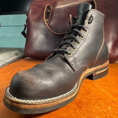 Viberg Service Boot in Horween Black Waxed Flesh