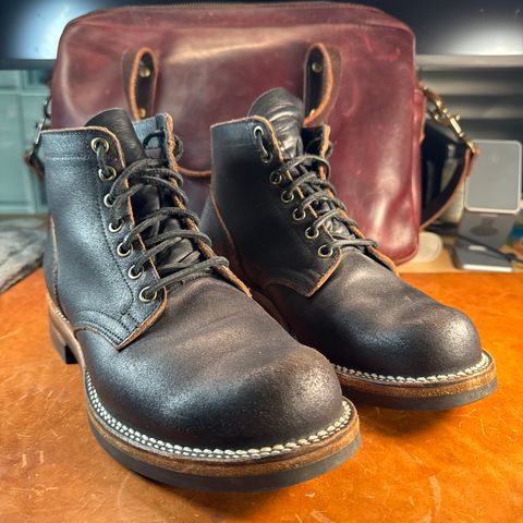 Viberg Service Boot in Horween Black Waxed Flesh