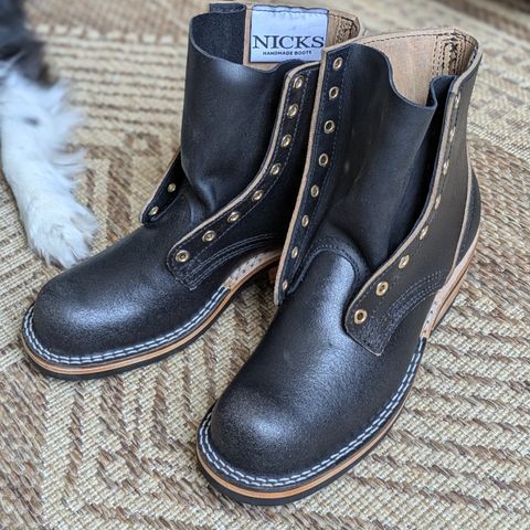 Nicks Prospector in Horween Black Waxed Flesh