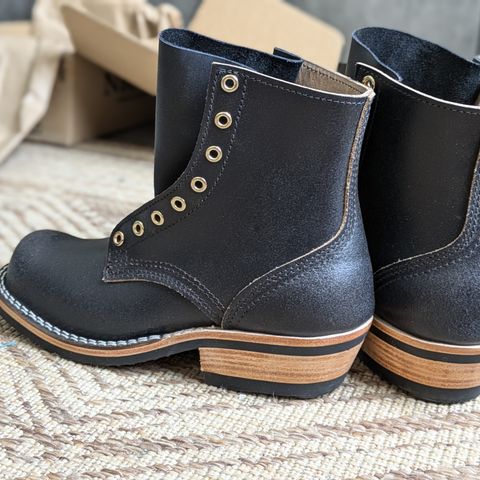 Nicks Prospector in Horween Black Waxed Flesh