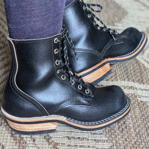 Nicks Prospector in Horween Black Waxed Flesh