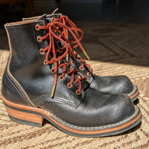 Nicks Prospector in Horween Black Waxed Flesh