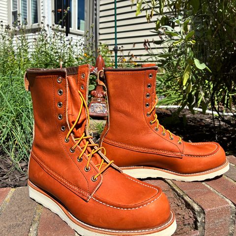 Red Wing 8-Inch Classic Moc in S.B. Foot Oro Legacy