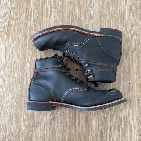 Red Wing Blacksmith in S.B. Foot Black Prairie