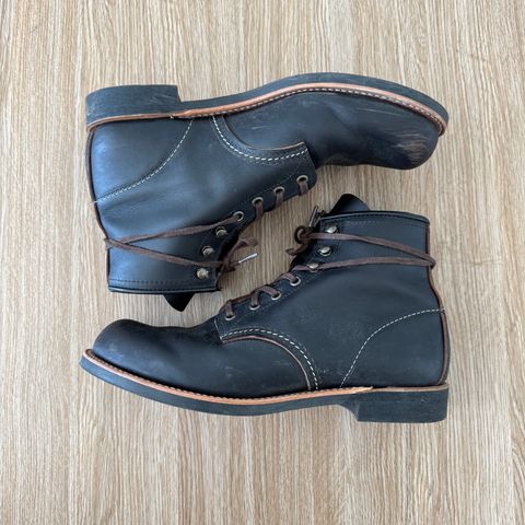 Red Wing Blacksmith in S.B. Foot Black Prairie