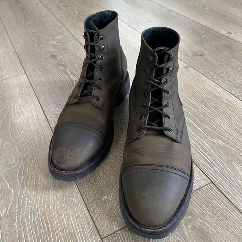 Thursday Captain in Dark Olive Matte