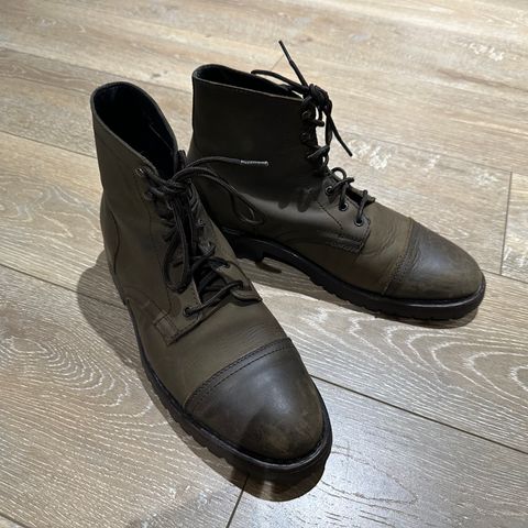Thursday Captain in Dark Olive Matte