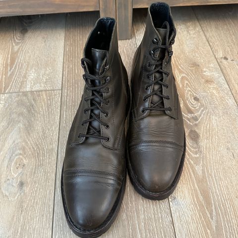 Thursday Captain in Dark Olive Matte