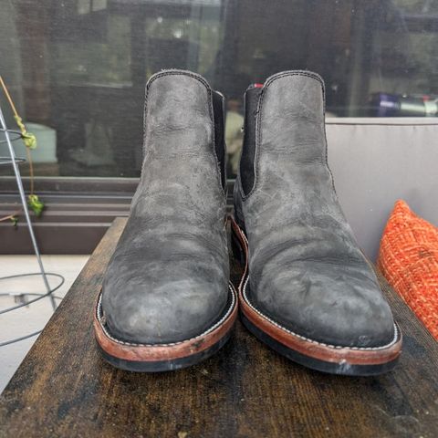 Dayton Boots Wholecut Chelsea in Charcoal Nubuck