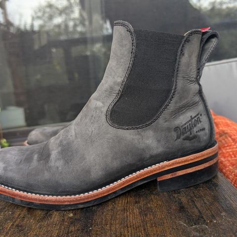 Dayton Boots Wholecut Chelsea in Charcoal Nubuck