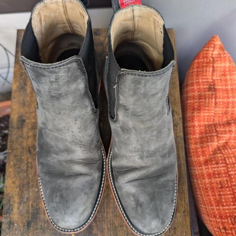 Dayton Boots Wholecut Chelsea in Charcoal Nubuck