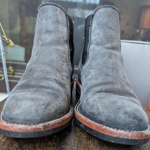 Dayton Boots Wholecut Chelsea in Charcoal Nubuck
