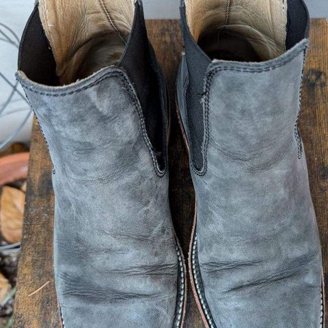 Dayton Boots Wholecut Chelsea in Charcoal Nubuck