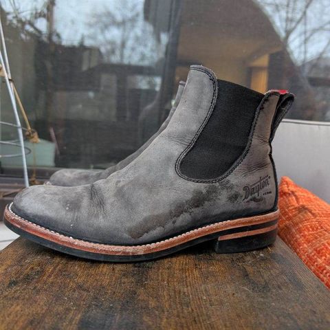 Dayton Boots Wholecut Chelsea in Charcoal Nubuck