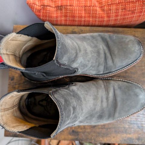 Dayton Boots Wholecut Chelsea in Charcoal Nubuck